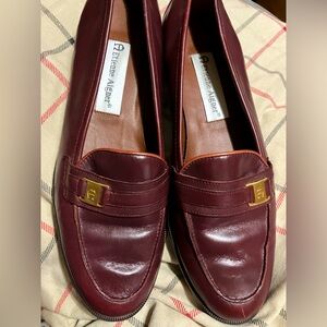Aigner women’s shoes size 7 burgundy in color